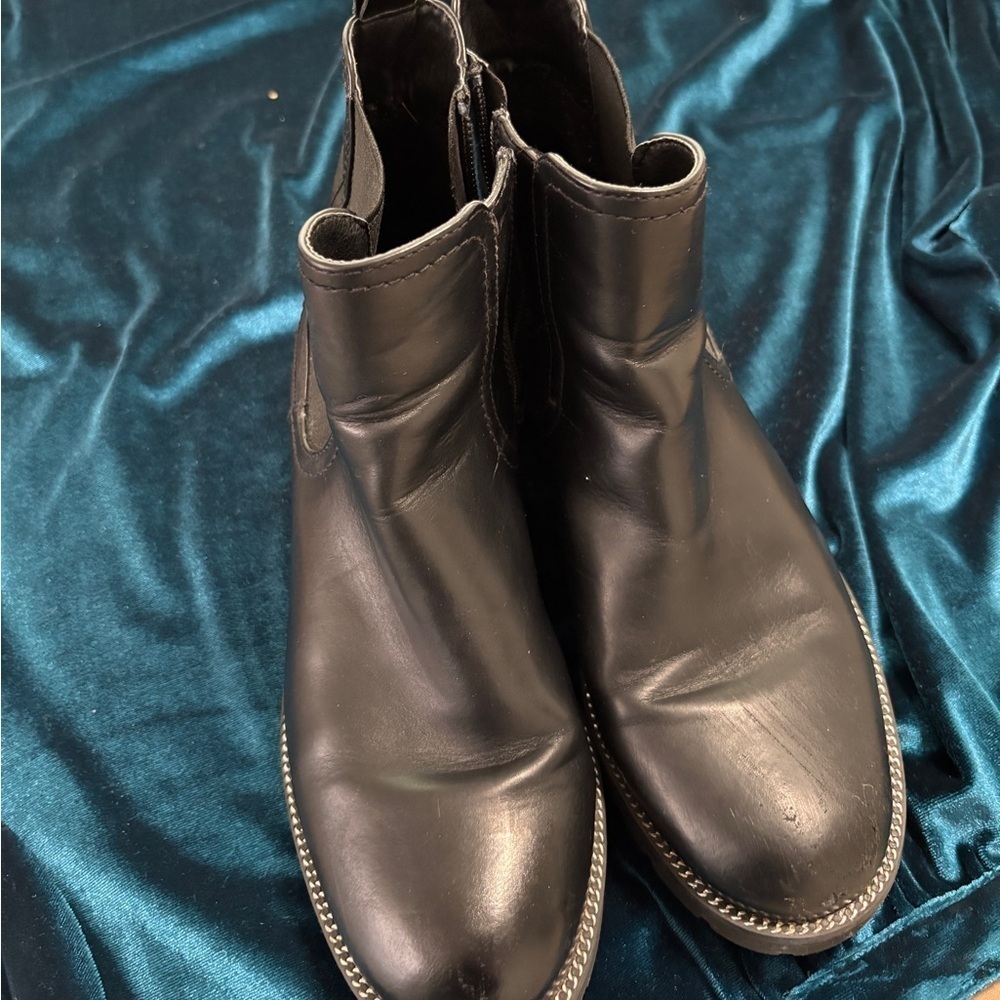 Easton - Women's Lug Sole Slip On Chelsea Ankle Boot Black Sz 8-1/2
